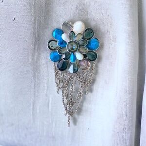 KENNETH COLE Silver Tone Mother of Pearl Flower Chain Tassel Brooch Pin